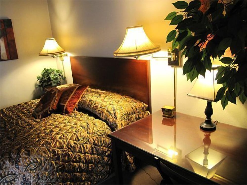 Hudson Manor Inn view 5