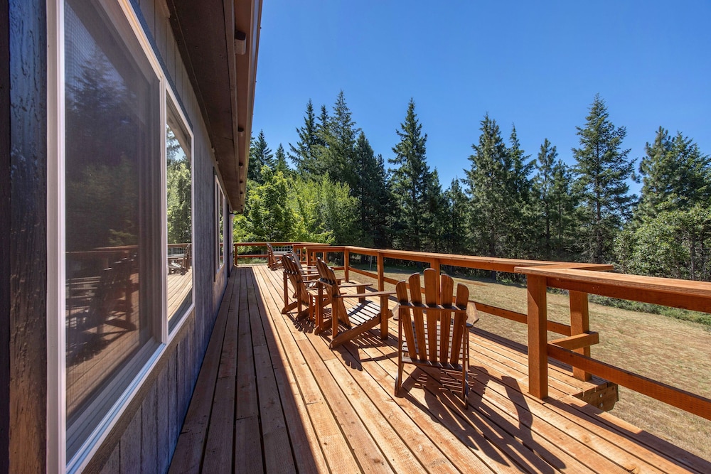 Orchard Haven Guest House 2 Bedroom Home by RedAwning