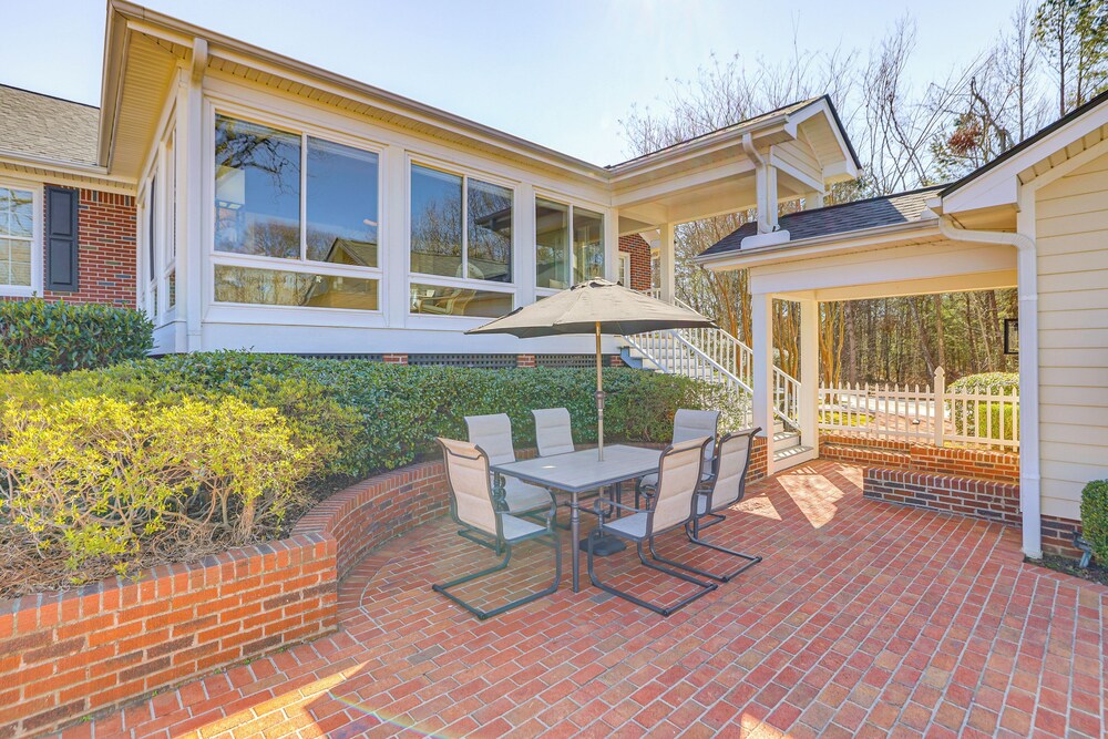 3 Mi to Dtwn Greer: Mountain-view Home!