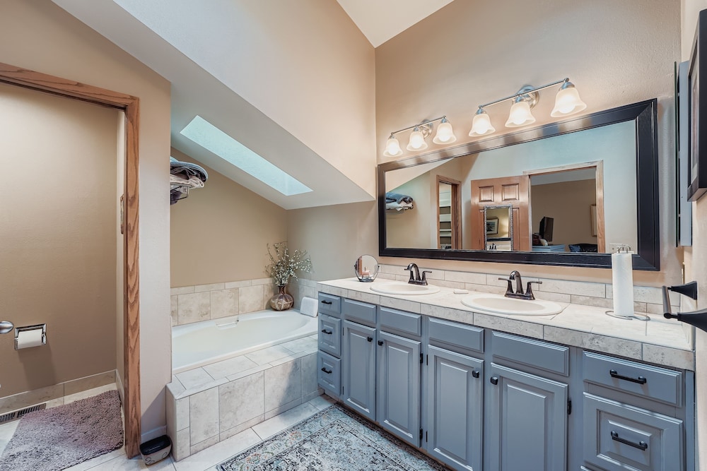 Chimney Creek 2 Bedroom Condo