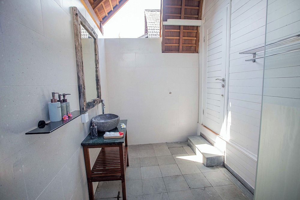 Water Blow Huts