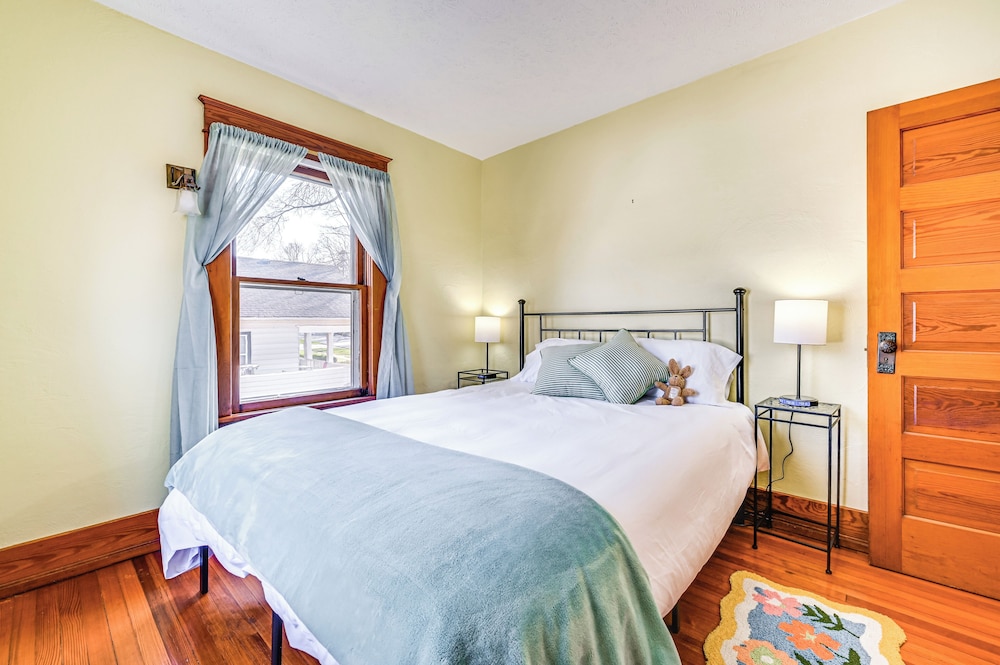 Dog-friendly Atlantic Farmhouse w/ Spacious Yard!