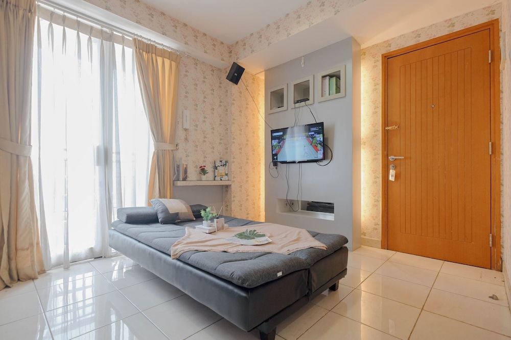 2Br Apartment Connected To Mall At Cinere Bellevue Suites