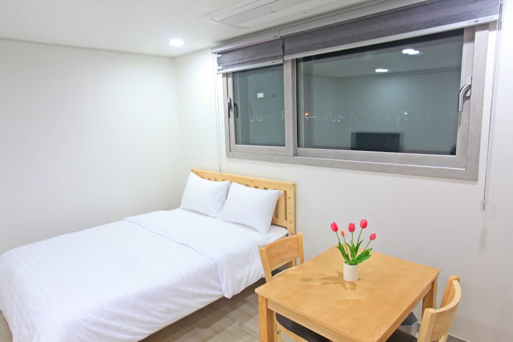 Sea and Star Pension view 3