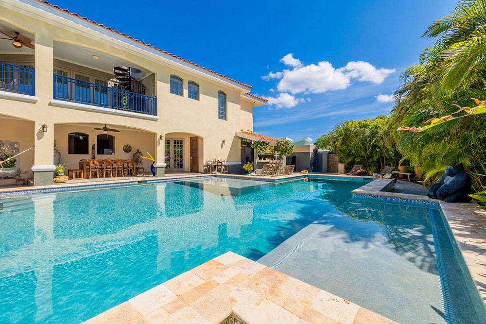 Ocean View 5BR Villa Steps to Beach Privatepool