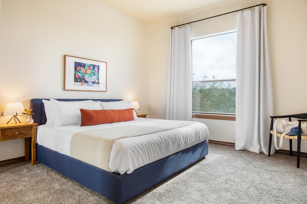 Hudson by Avantstay Magnificent Home w/ Beautiful Views, Multiple Living Areas, Pool & Games!
