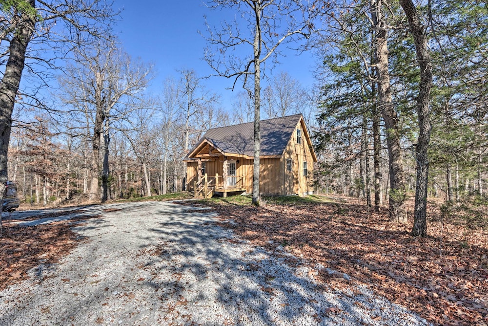 El Dorado Springs Cabin: Near Trails & Parks! view 3