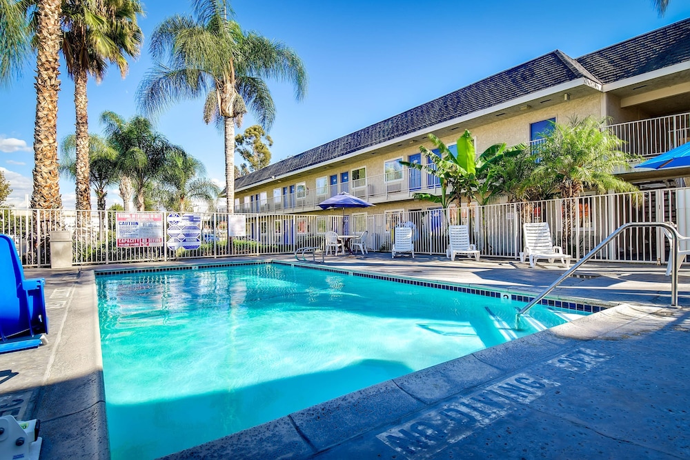Motel 6 Riverside, CA - South