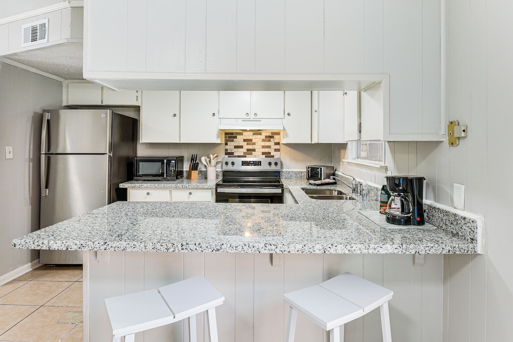 2 Mi to Garniers Beach Park: Pet-friendly FWB Home