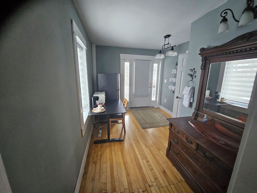 DuBois' Inn view 3