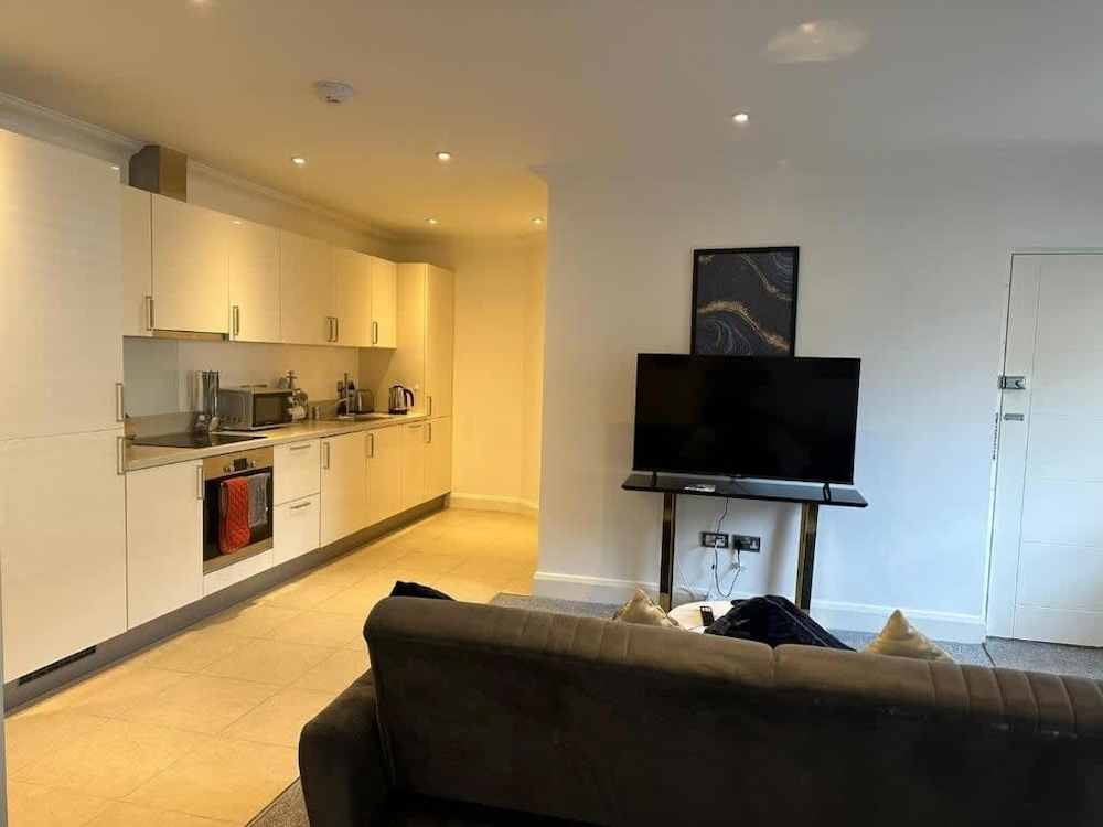 DH Aparthotels - Cromwell Apartment