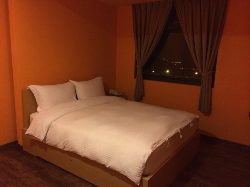 J.F Sleepless Ones Garden Hotel view 4