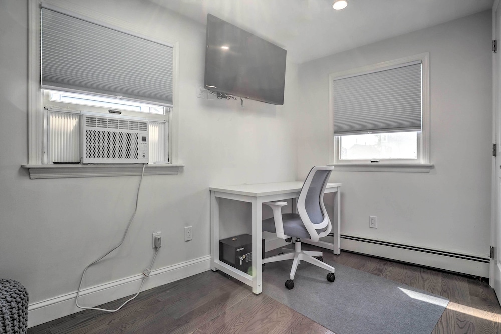 Long Island Home Near Beaches Golf - Property Image 21