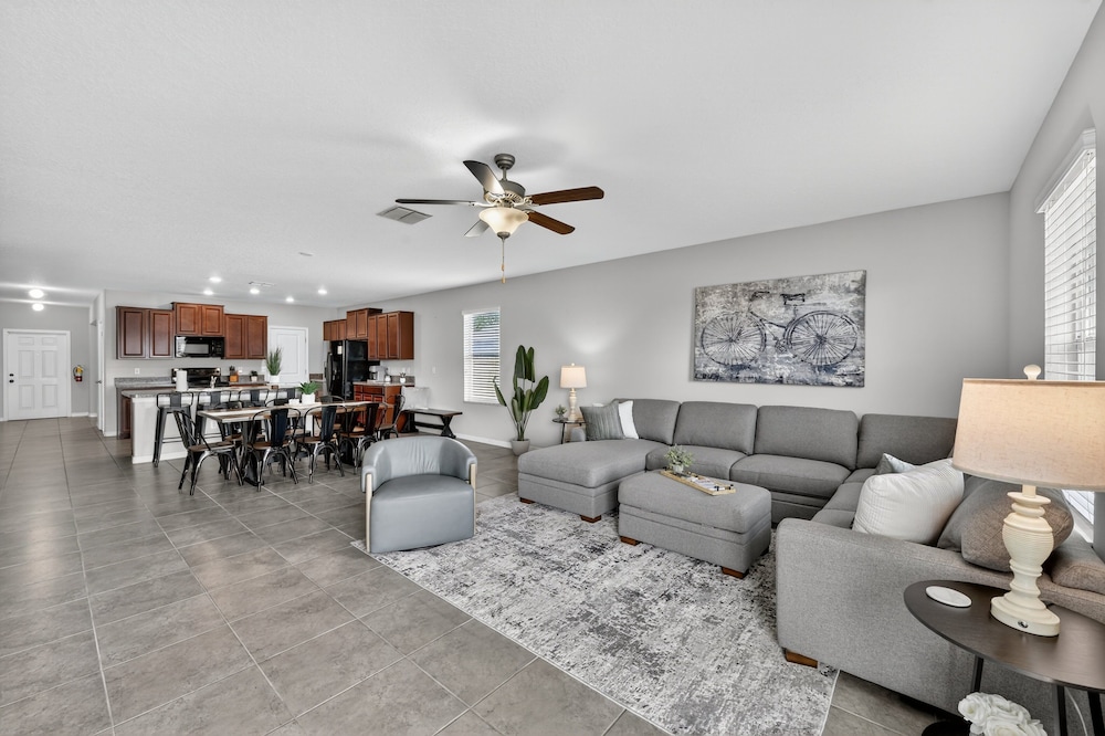 Spacious Getaway Near Apollo Beach 5 Bedroom Home