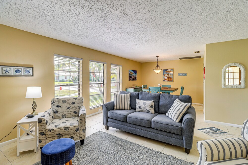 1 Mi to Dtwn Stuart: Bright Home w/ Pool & Spa!