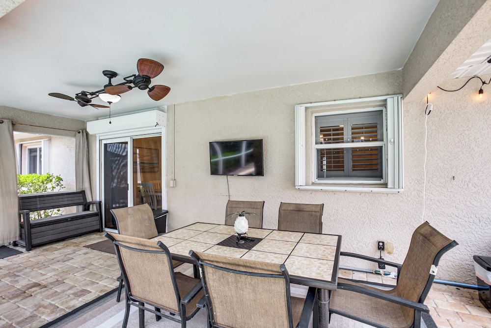 Game Room & Hot Tub: Easy Cape Coral Adventures