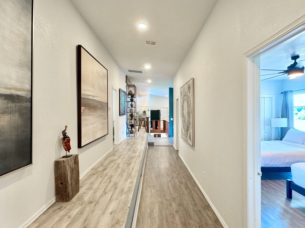 Family Home w Pool-hot Tub-large Yard-pool Table