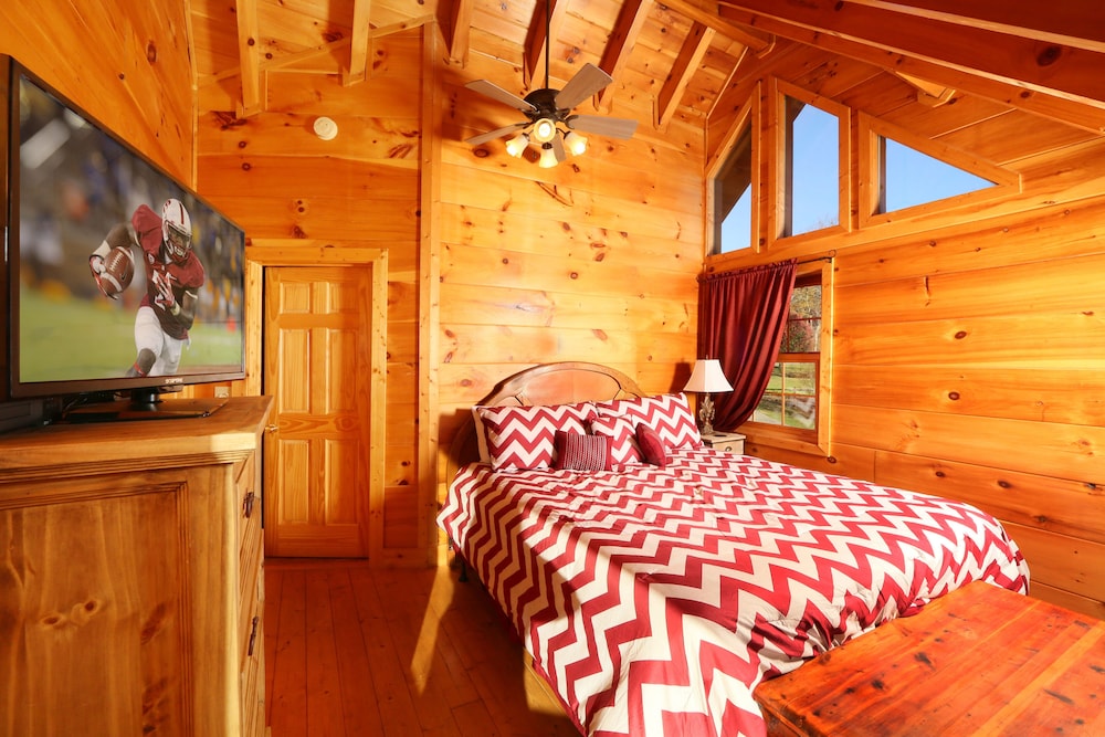 Southern Hospitality - Two Bedroom Cabin view 4