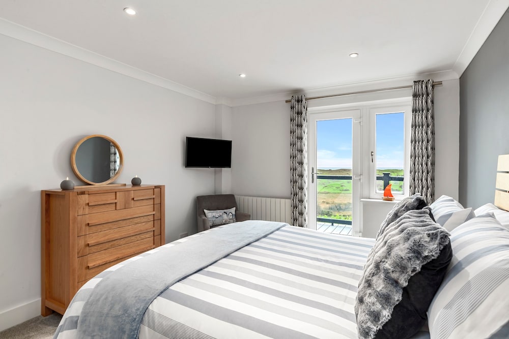 Blue Horizon - Spectacular Coastal Views