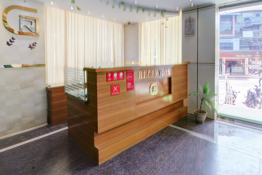 Lobby & Reception