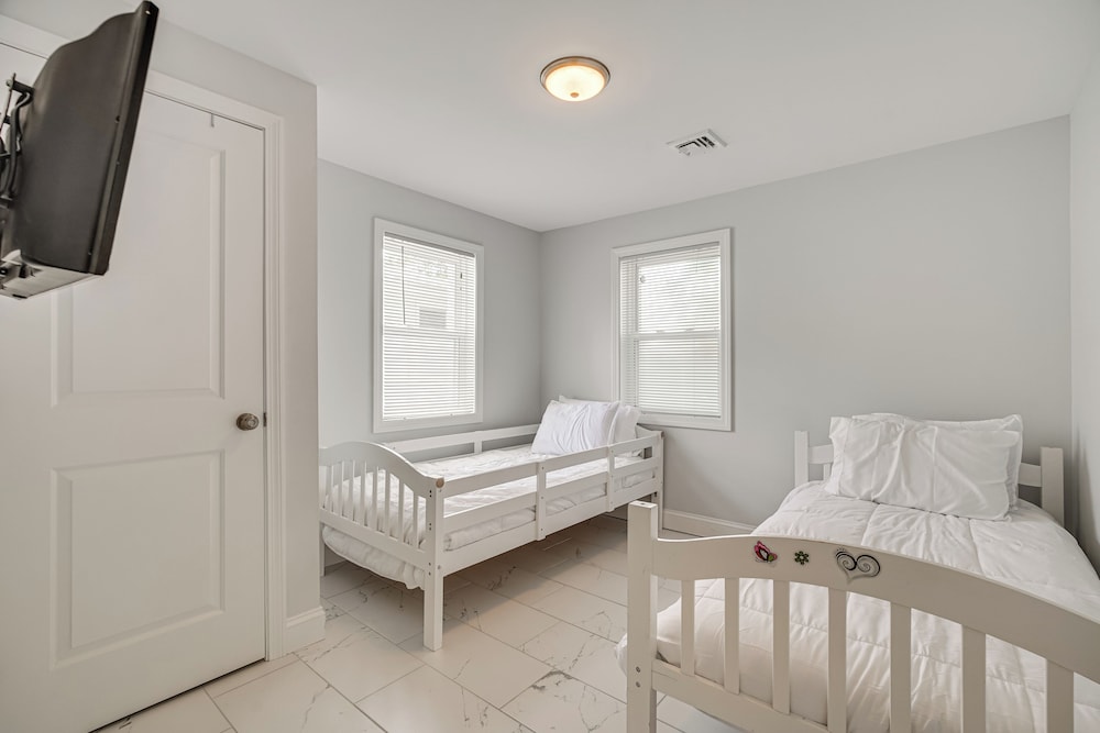 1/2 Mi to Beach: Family Retreat in Old Lyme!