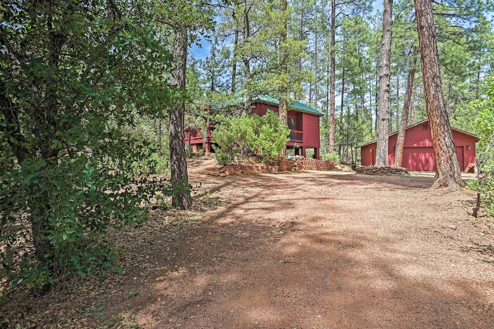 Furnished Deck: Romantic Strawberry/pine Studio! view 2