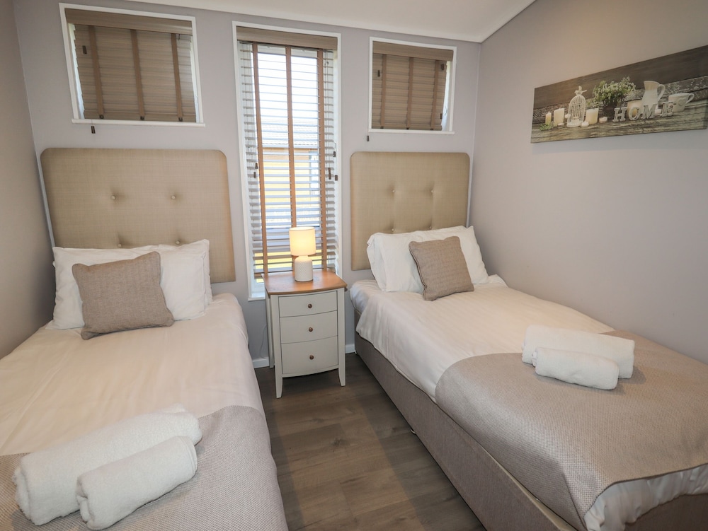 1 Delamere Point