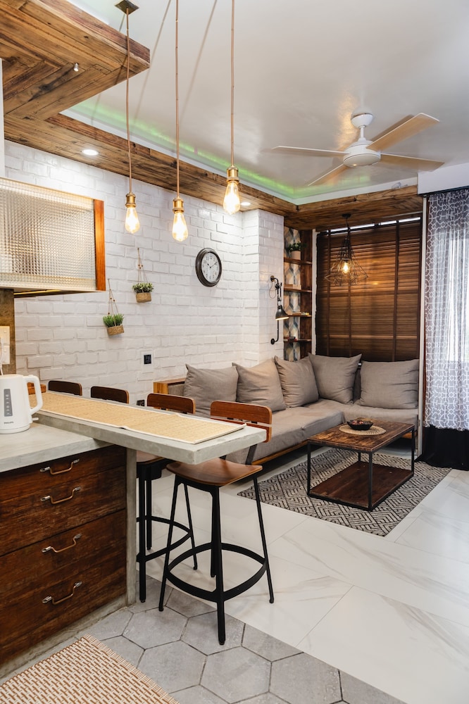 Modern 1BR Walk to Beach & City Spots