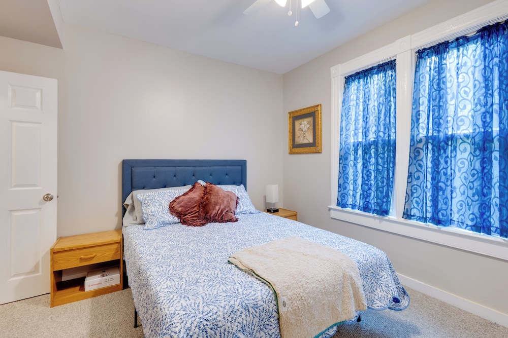 Walk to Main Avenue: Cozy Unit in Warrenton