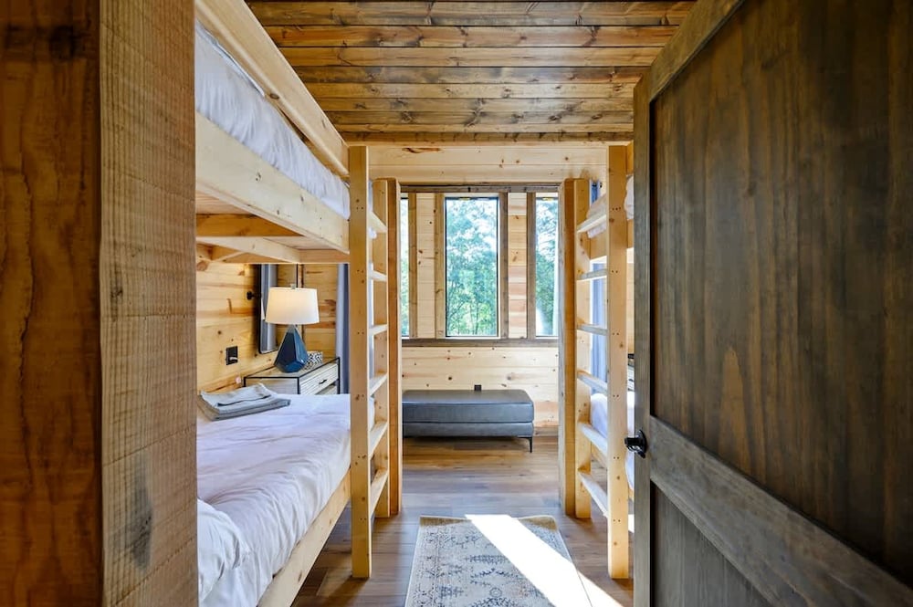 Luxurious Bright Modern Broken Bow Dream Retreat