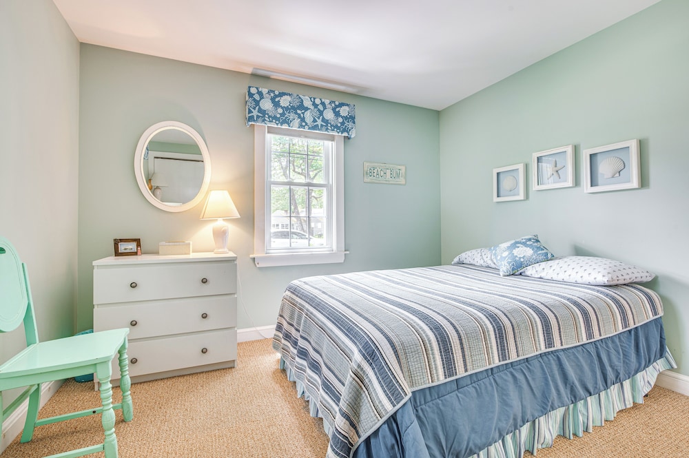 Walk to Goose Rocks Beach: Quiet Townhome w/ Patio
