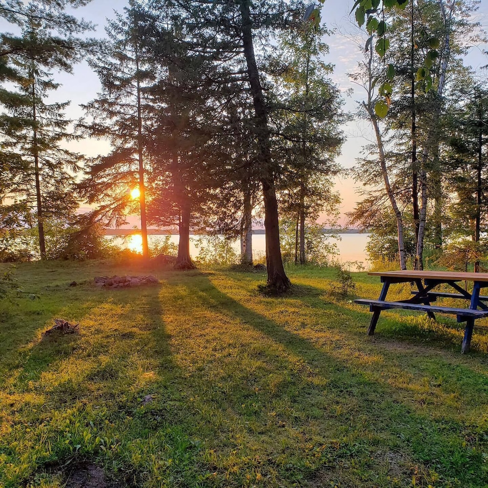Lakepoint Cottage Resort