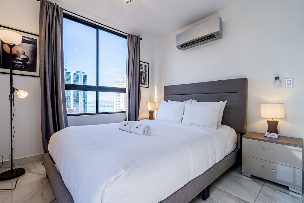 w Brilliant 1BR w Beautiful View in Calle 50