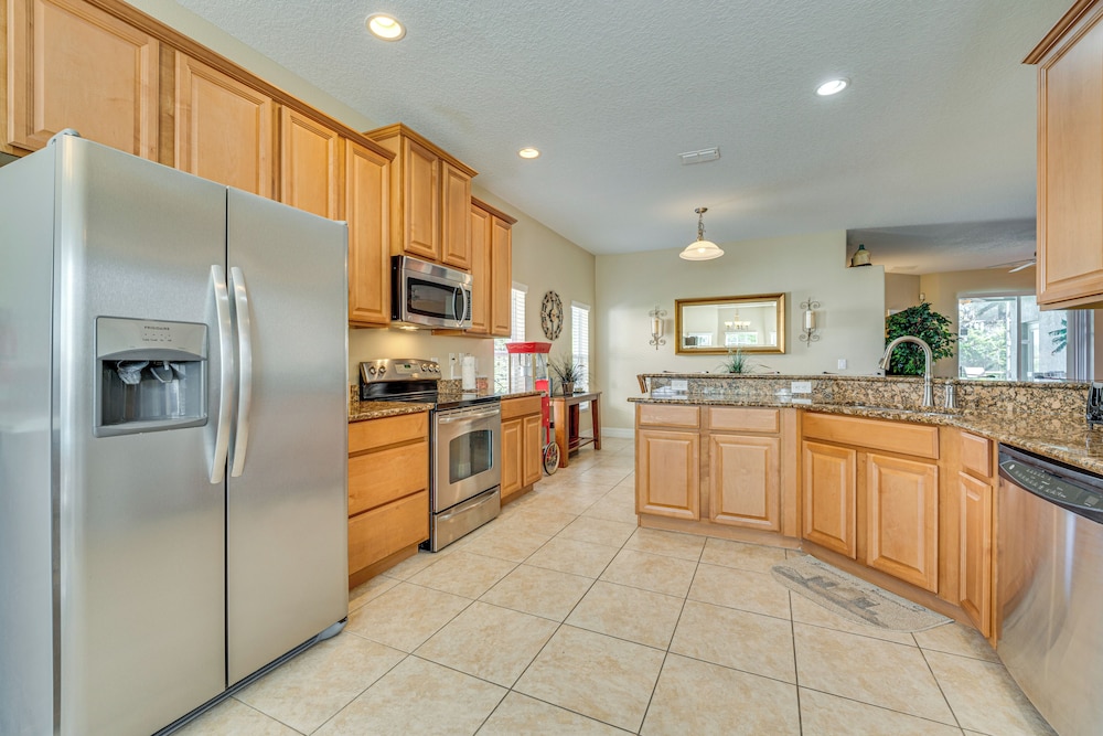 10 Mi to Disney: Family Home w/ Game Room!