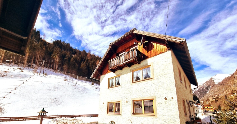 Large, Detached Holiday Home in Muhr