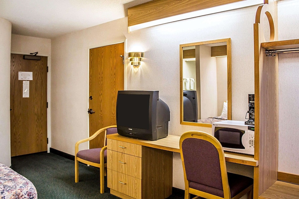 Rodeway Inn Abbotsford view 4