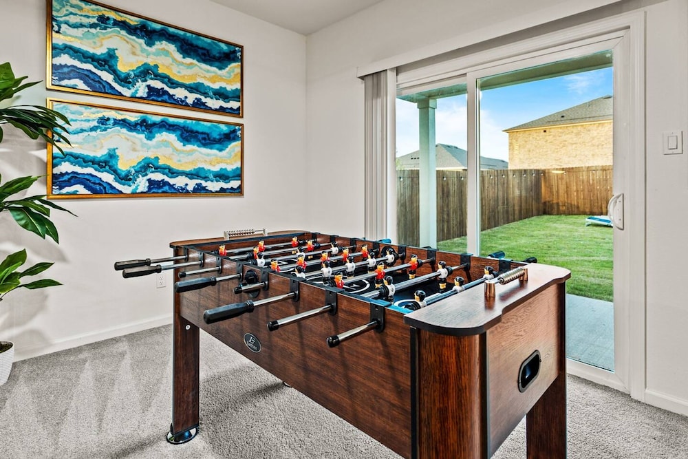 One Level Home Foosball Firepit Quiet Neighborhood