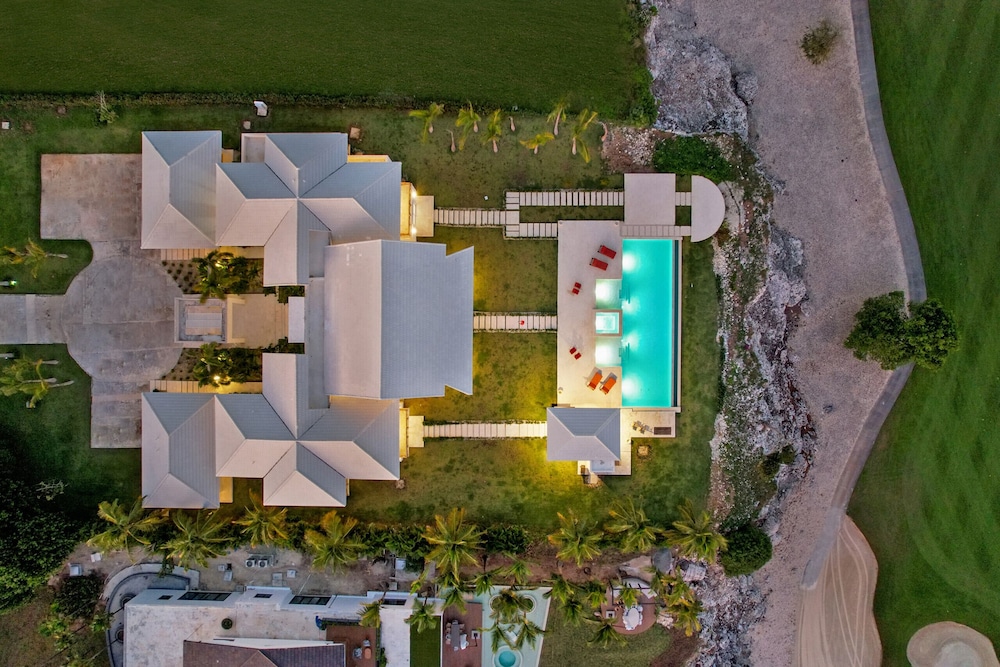 Stunning 6BR Villa With Ocean View in Cap Cana
