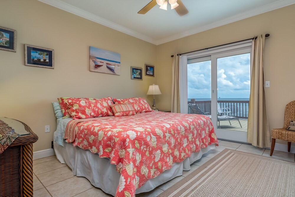 Off The Hook - Very Private Lot With Amazing Gulf Views Perfect For Your Family Beach Vacation 4 Bedroom Home by RedAwning view 2
