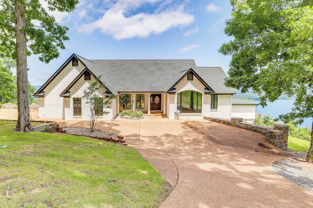 Luxe Home w/ Panoramic Greers Ferry Lake Views view 5