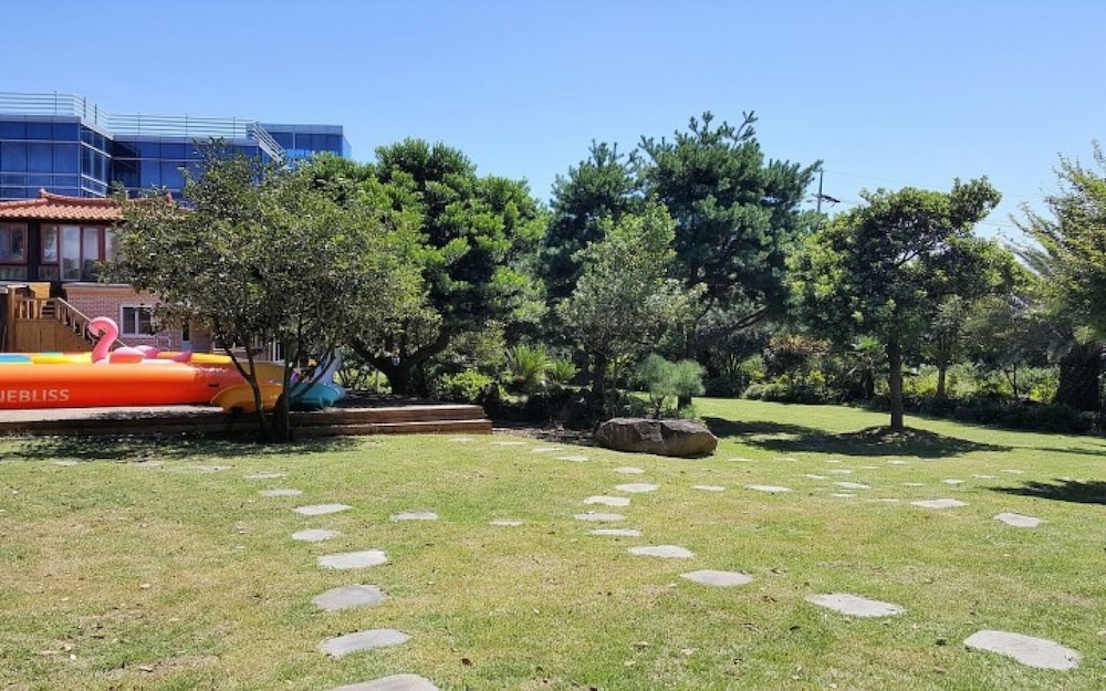 Seogwipo Wemegoong Pension view 4