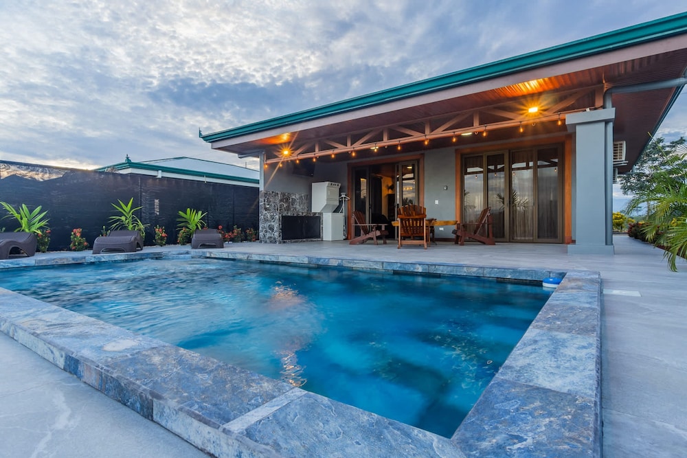 Nayari Frog Farmstay Villa La Fortuna