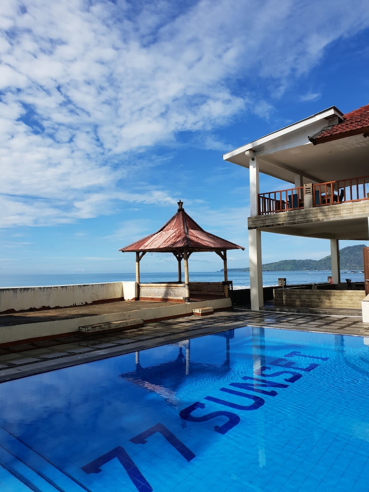 77 Sunset Plaza, Cisolok - 16