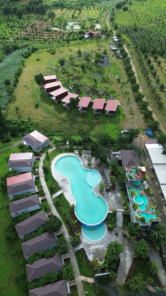 HIDDEN LEAF RESORT