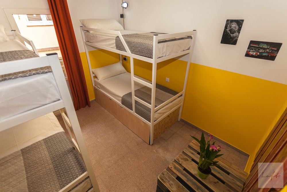 LOFT HOSTAL Group 74