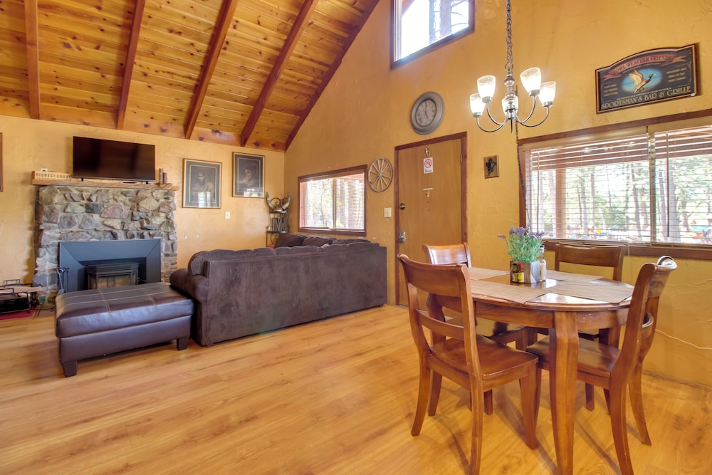 Ski, Hike & Relax: Forest-view Haven in Lakeside!