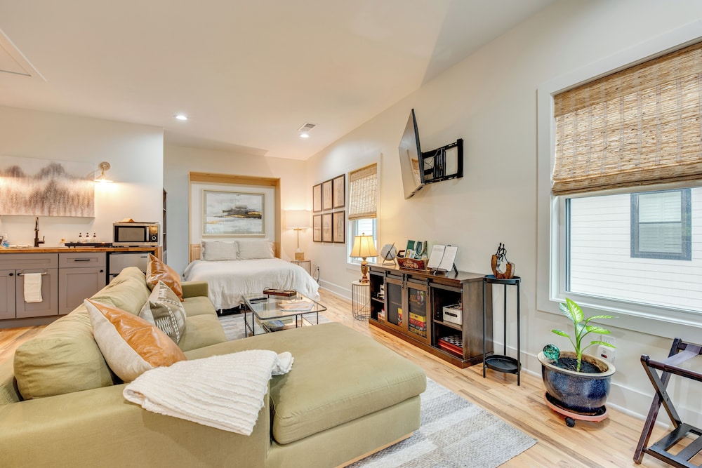 Wfh-friendly Studio - 5 Mi to Downtown Atlanta!