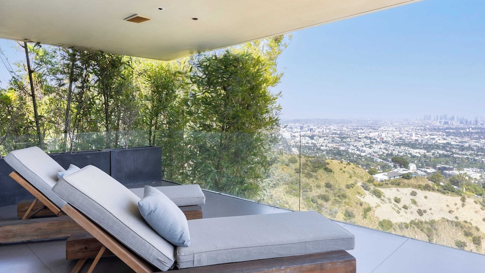 Hollywood Overlook by Avantstay Private Pool + Hot Tub Panoramic Views