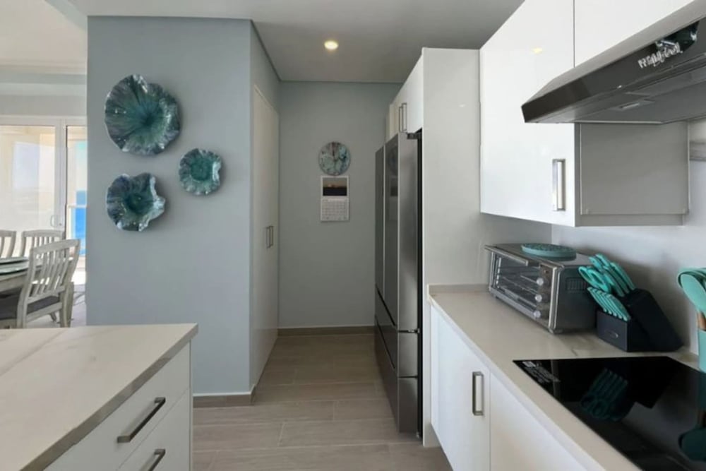 Beach Condo Kitchen Hot Tub