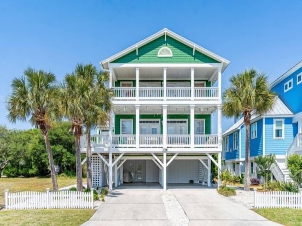 Indigo Retreat - Bring The Whole Family! Fully Renovated, Seawatch Community Stunner! 5 Bedroom Home by RedAwning